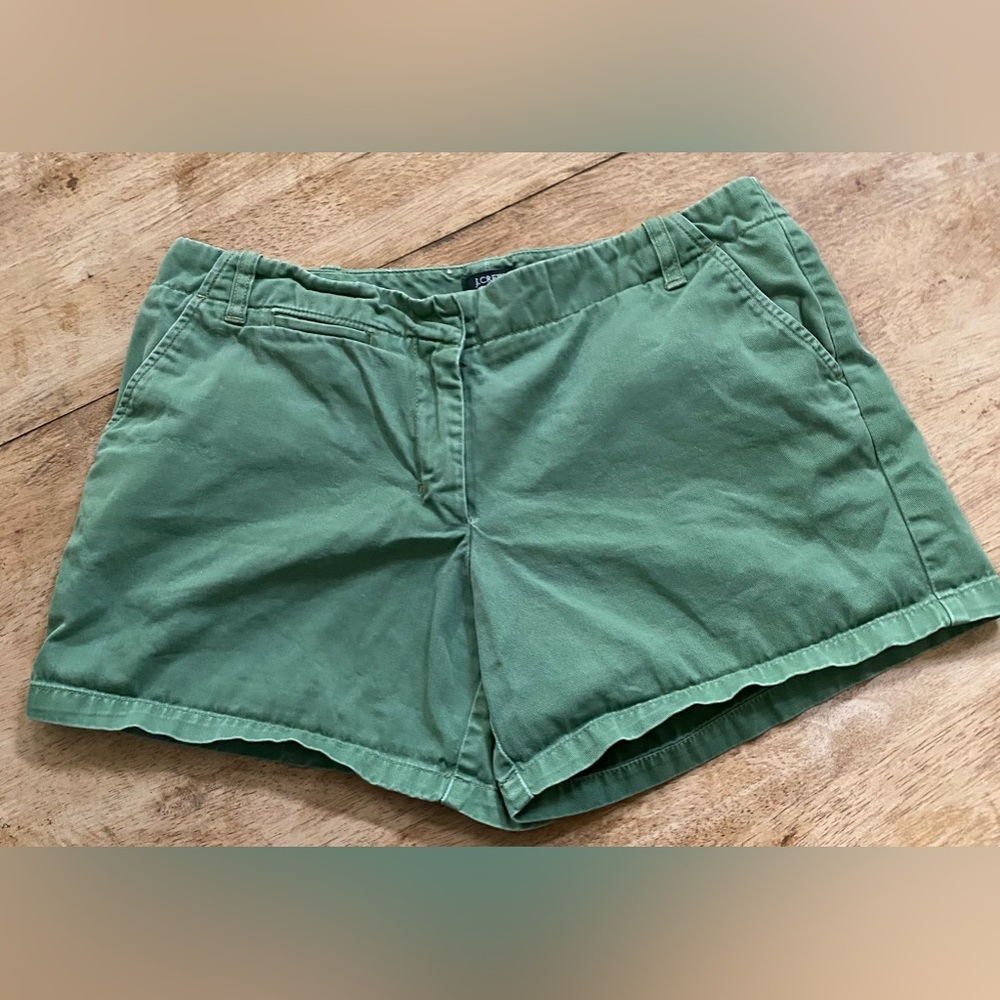 J Crew Low Fit Women’s Size 8 100% Cotton Moss Green Chino Shorts